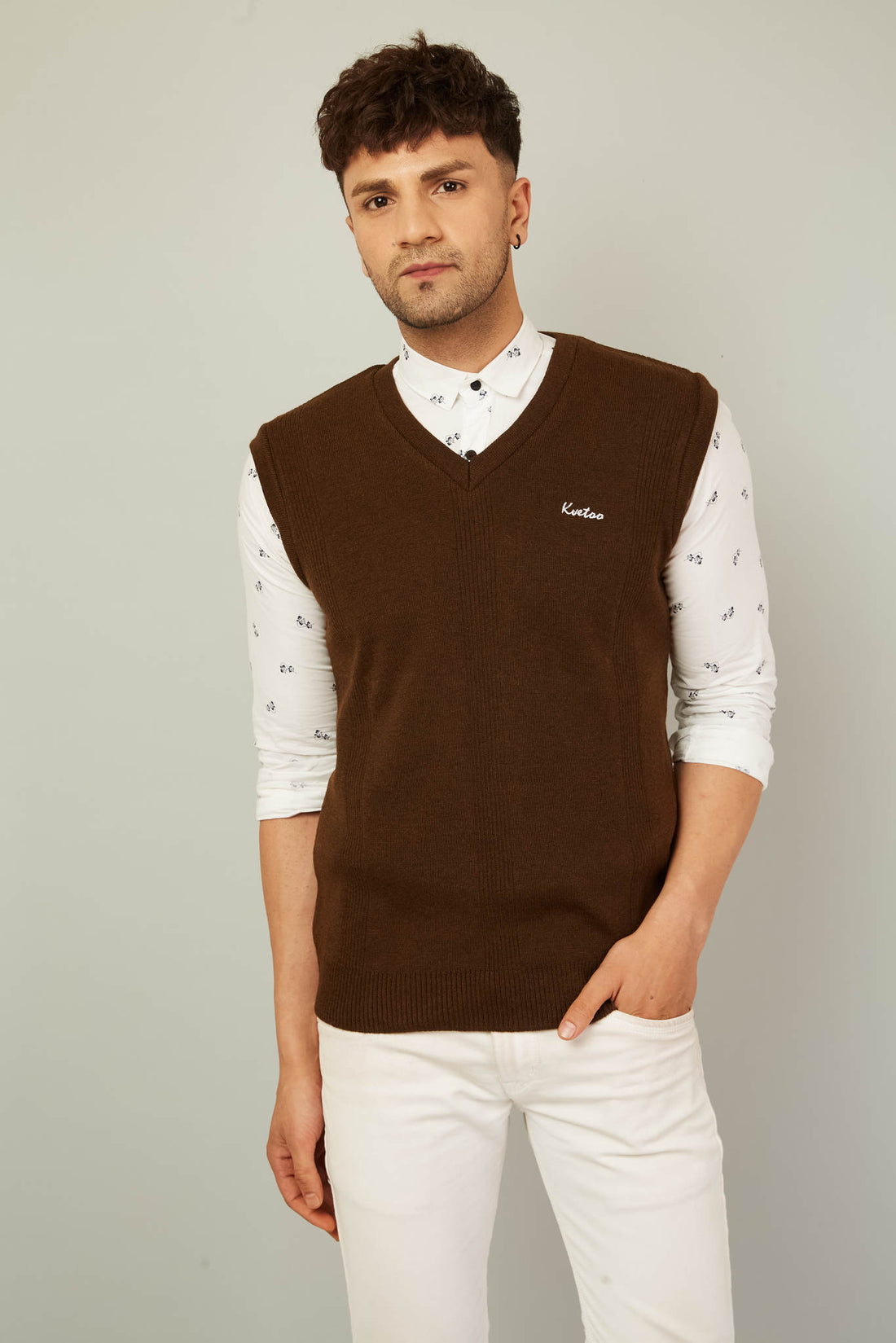 MENS VNECK SLEEVELESS PLAIN SWEATER